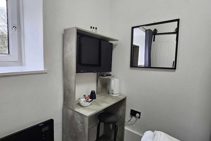 Room 18 of 38