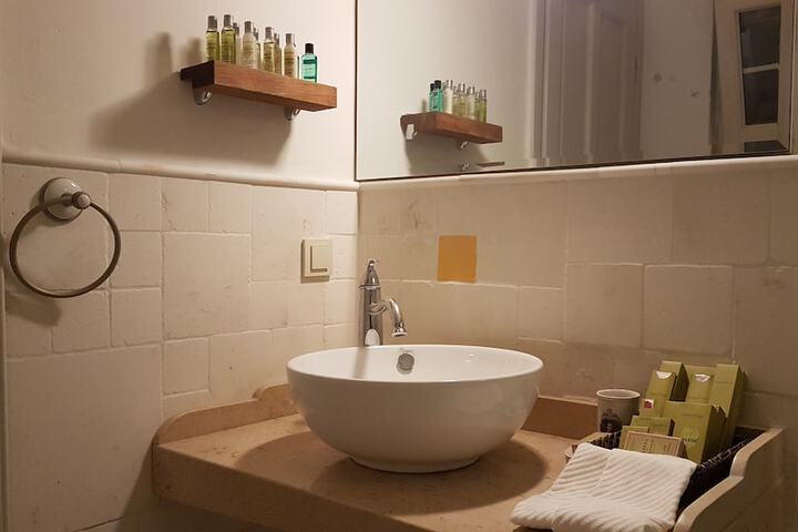 Room 82 of 137