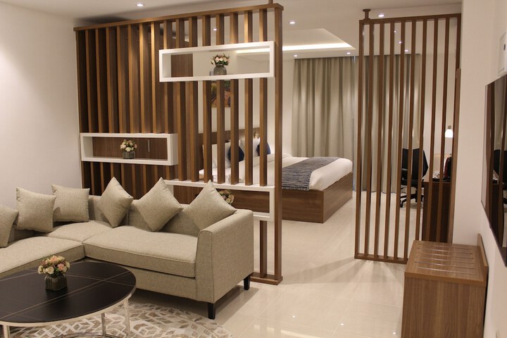 Room 12 of 17
