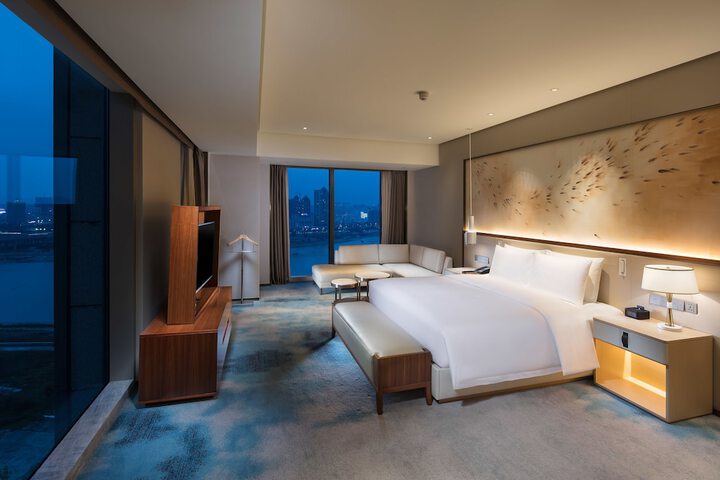 Room 5 of 72