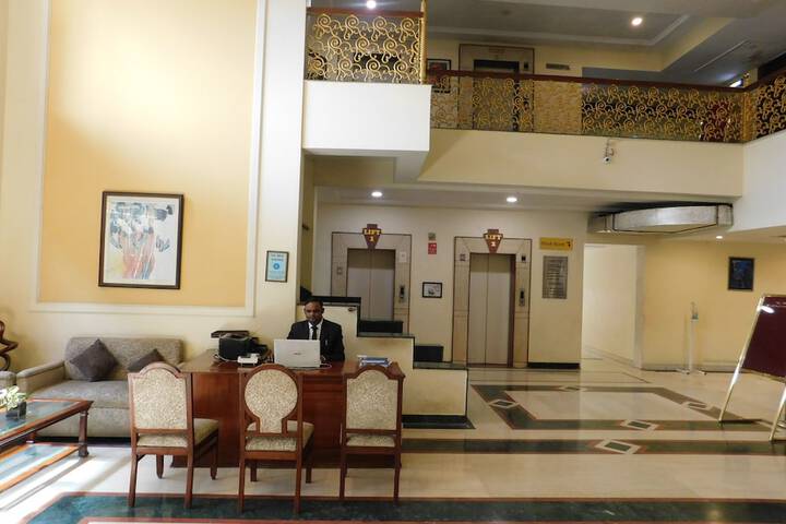 Ballroom/Hall 40 of 46