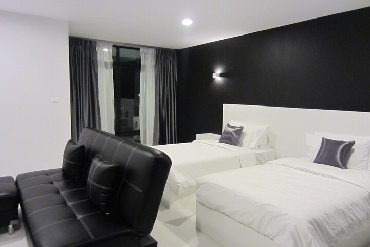 Room 28 of 63