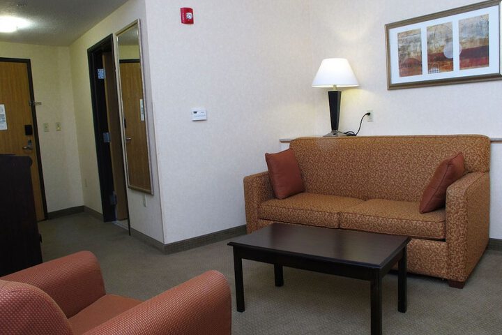 Room 3 of 64