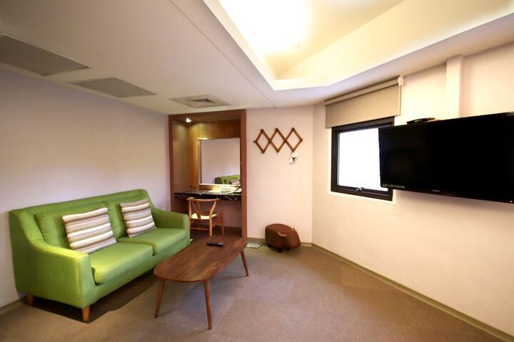 Room 53 of 87