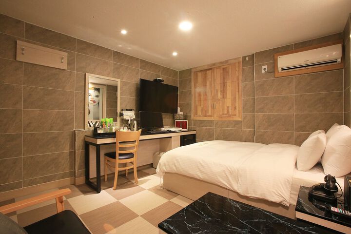 Room 79 of 127