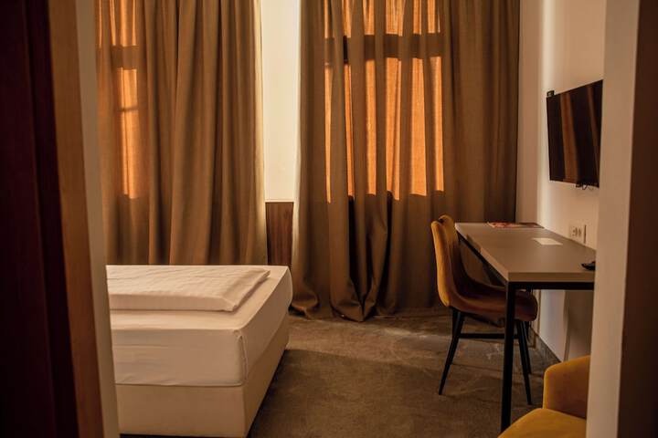 Room 52 of 127