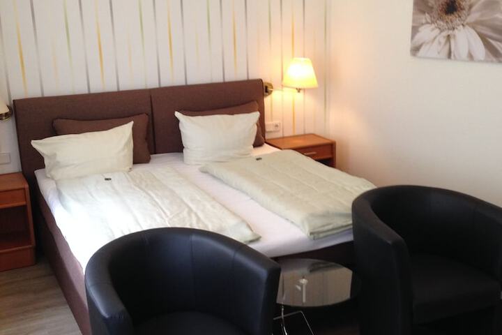 Room 6 of 77