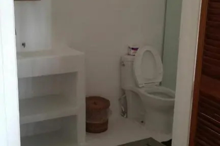 Room 7 of 12