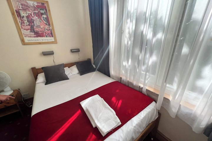 Room 6 of 89