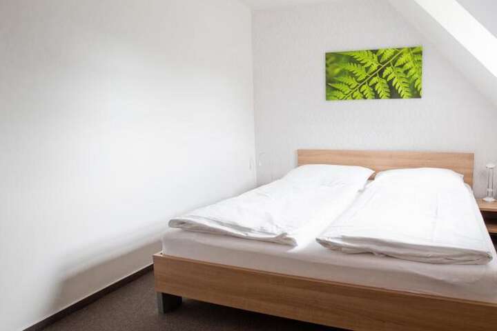 Room 6 of 194
