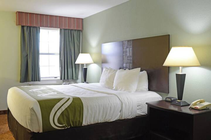1 King Bed (7 of 15)