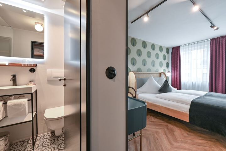 Room 72 of 134
