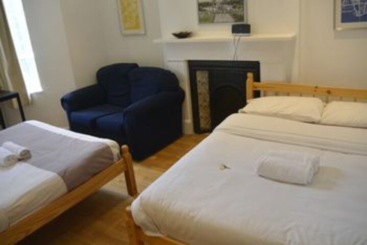 Room 9 of 10