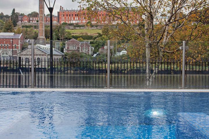 Pool Hotel