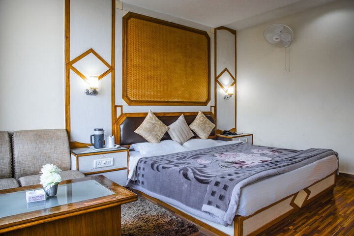 Room 9 of 31