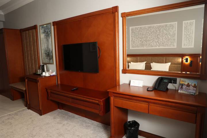 Room 4 of 28