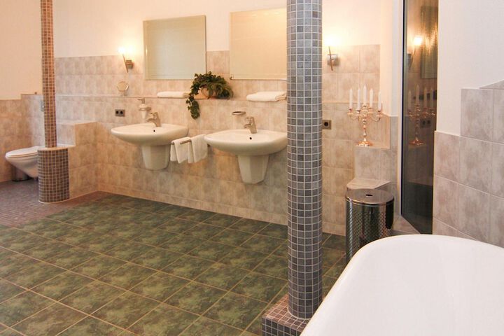 Room 10 of 25