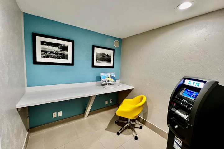 Business Center 71 of 77