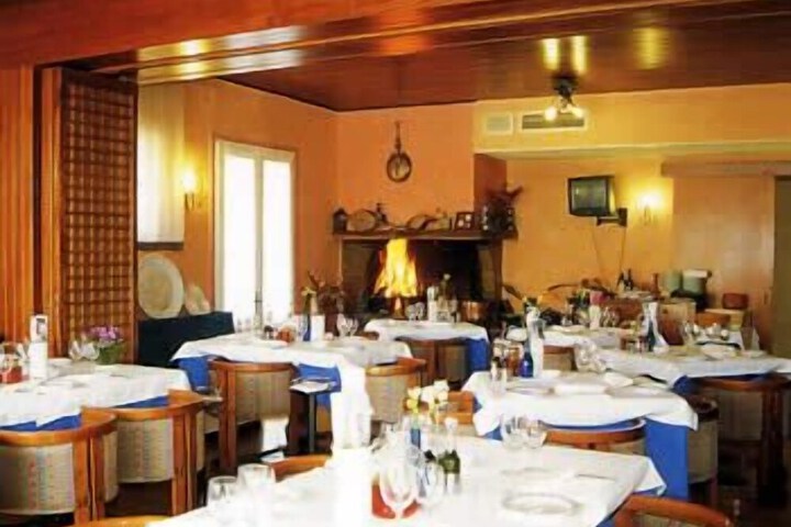 Dining 20 of 34