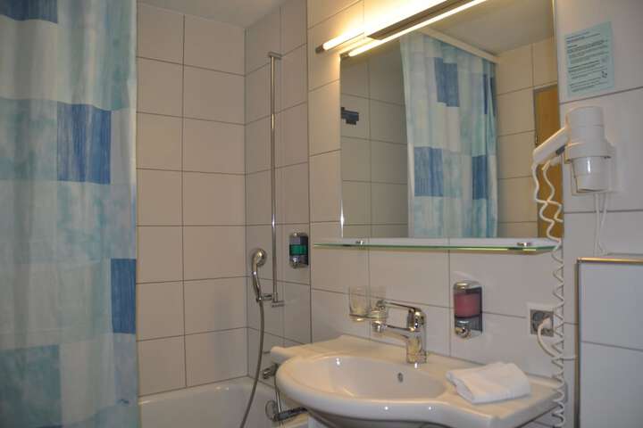 Room 44 of 96