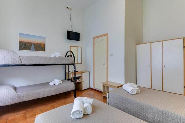 Room 9 of 42