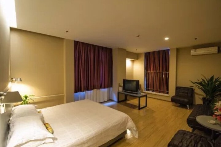 Room 11 of 25