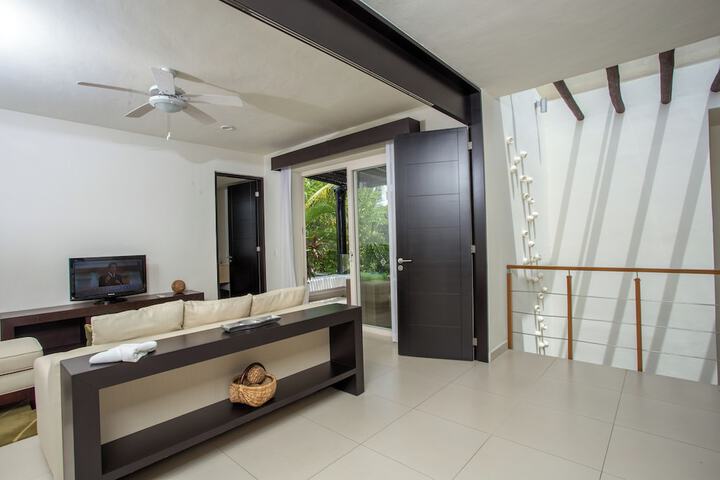 Room 53 of 251