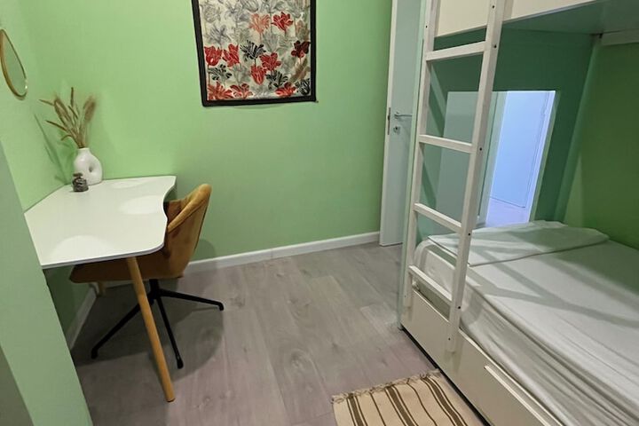 Room 53 of 146
