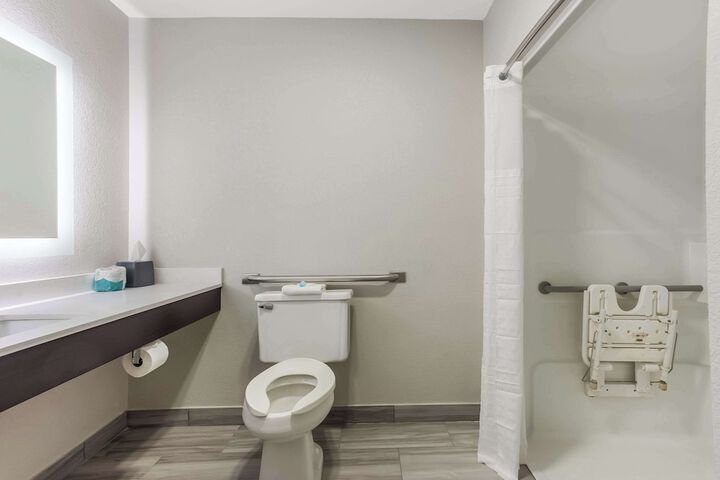 1 Queen Bed Efficiency Suite (6 of 19)
