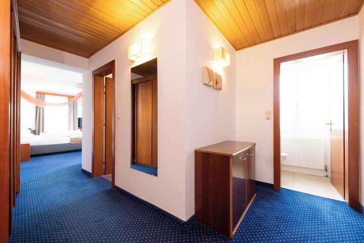 Room 33 of 101