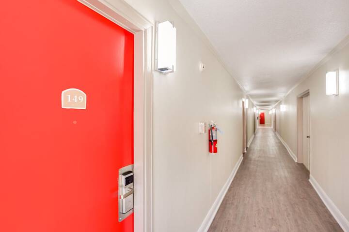 Ballroom/Hall 30 of 36