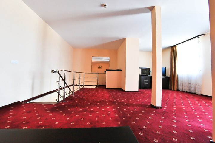 Room 6 of 30