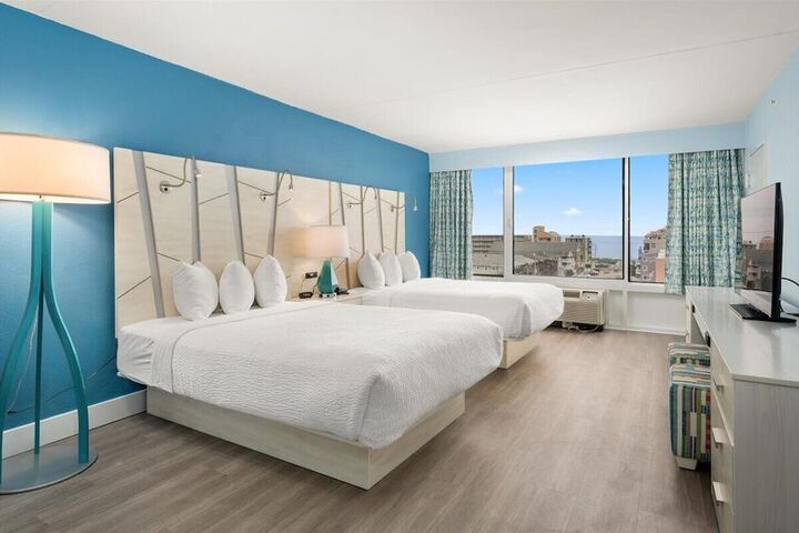 2 Queen Beds (1 of 9)