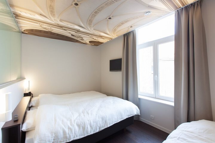 Room 4 of 62