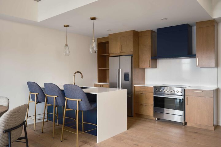 209 2nd Floor Studio Murphy Queen Bed with Balcony (36 of 95)