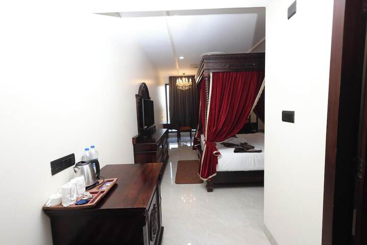 Room 73 of 136