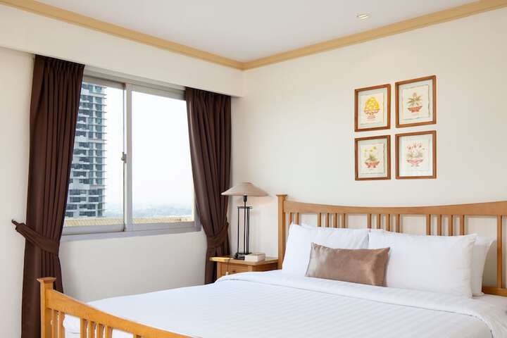 Room 6 of 49