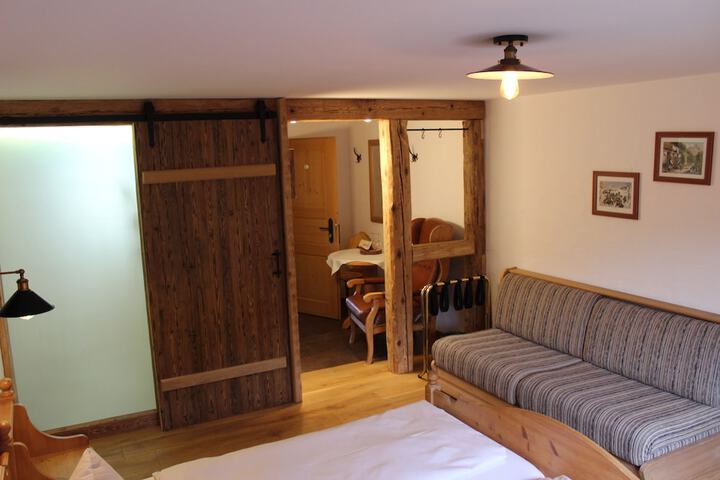 Room 2 of 46