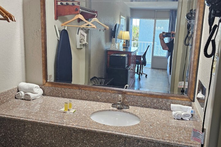 Room 34 of 47