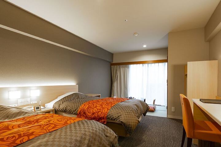 Room 13 of 32