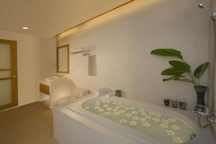 Room 16 of 42