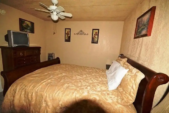 Room 3 of 11