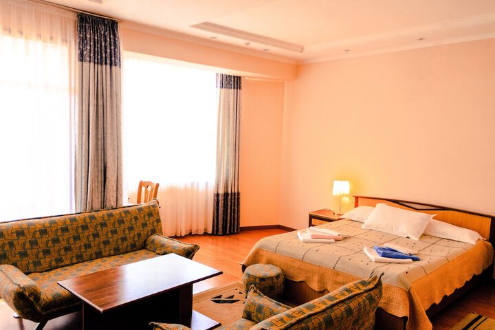 Room 33 of 38