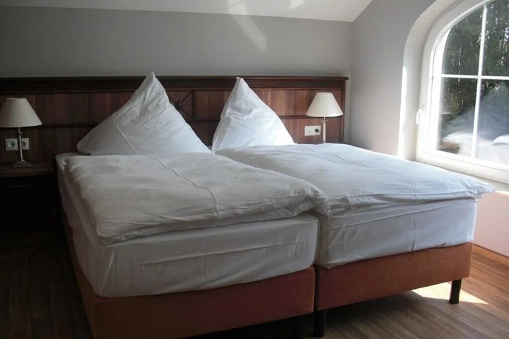 Room 3 of 16