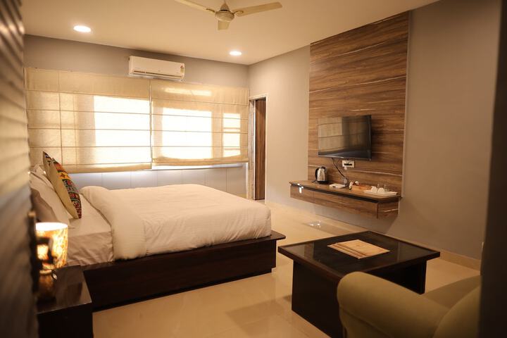 Room 25 of 76