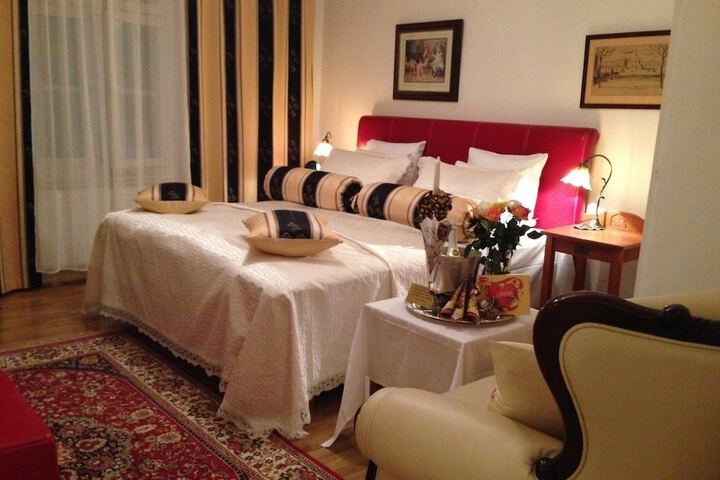 Room 10 of 48