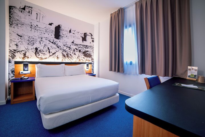 Room 7 of 34