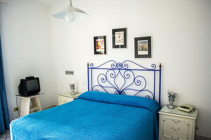 Room 4 of 91