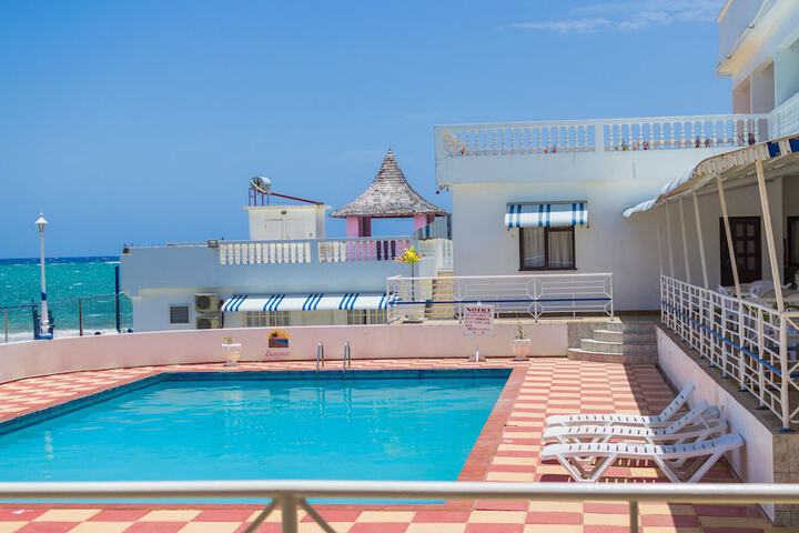 Hotel Pool