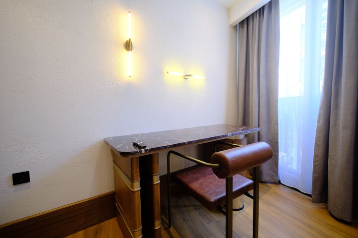 Room 41 of 83